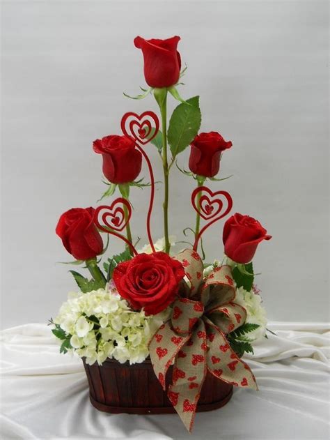 50 Lovely Rose Arrangement Ideas For Valentines Day - PIMPHOMEE