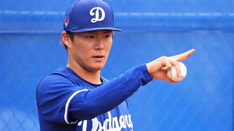 Dodgers' Yoshinobu Yamamoto impresses in Cactus League debut - ESPN