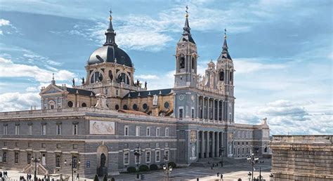 ᐉ Te contamos todo sobre la Catedral de la Almudena, Madrid.