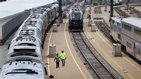 Amtrak Halts Long-Distance Service Over Freight Rail Labor Dispute - The New York Times