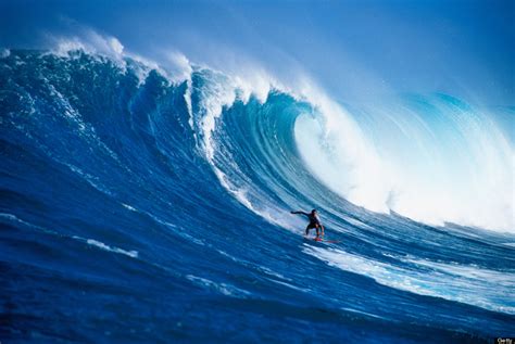 Stunning Visuals Of Surfers Owning Hawaii's Most Dangerous Wave | HuffPost