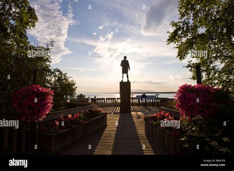 Statue of Captain Cook at Resolution Park in Anchorage, Alaska Stock Photo - Alamy