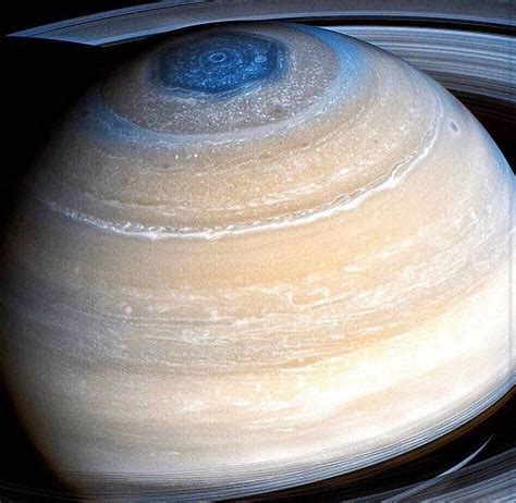 An Ultra-High Definition photograph of Saturn’s famous hexagonal storms ...