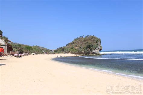 Traveling Ke Pantai Indrayanti Jogja | Bermain Cantik