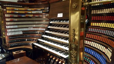 World's largest, fully functional pipe organ, The Wanamaker Organ in the Grand Court of Macy's ...