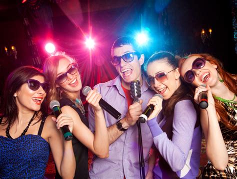 5 Best Karaoke Spots In Mumbai To Sing Your Heart Out | Curly Tales