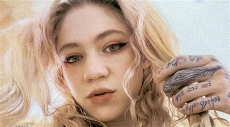 Singer Grimes tests positive for coronavirus | Bharat News