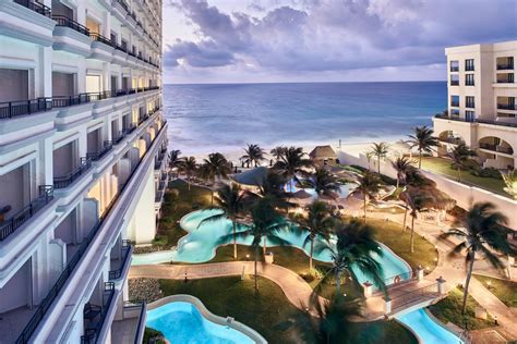 Cancun Suite Resorts with Infinity Pool | JW Marriott Cancun Resort & Spa