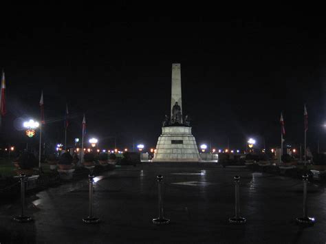 Rizal Park at night by eriksala on DeviantArt