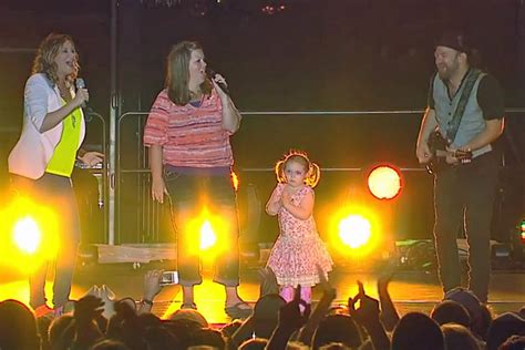 Sugarland Perform ‘Baby Girl’ With 4-Year-Old Cancer Survivor