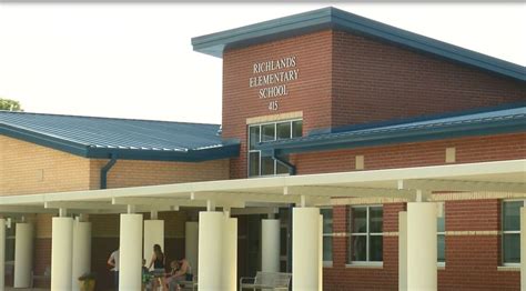 New Richlands Elementary School officially opens