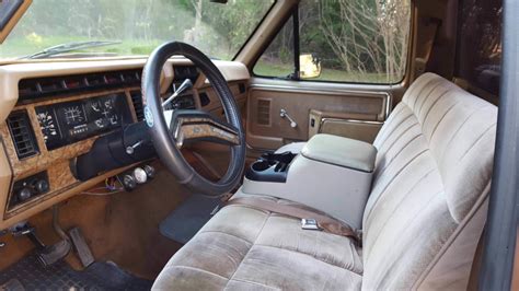 1986 Ford F150 interior - LMC Truck Life