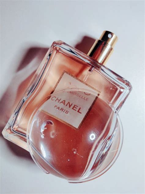 Perfume Coco Chanel · Foto profissional gratuita