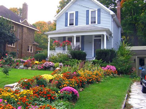 Fall Landscaping Ideas for Front Yards - JCs Landscaping LLC