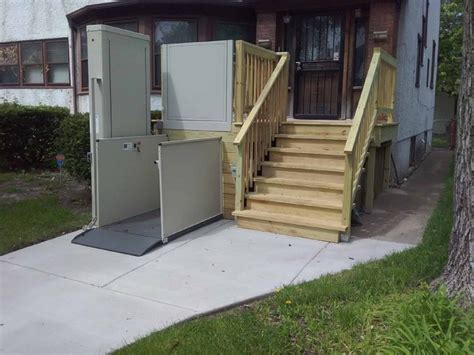 Outdoor Wheelchair Lifts in Chicago IL | Lifeway Mobility | EHLS