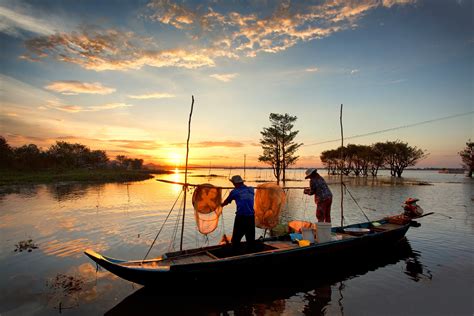 Halong Bay or Mekong Delta: The Right Cruise For You