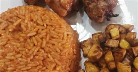 Jollof rice,fried dodo and fried chicken Recipe by Hilary nehemiah - Cookpad