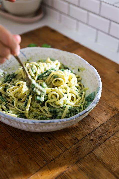 Linguine con pesto Genovese (classic pesto with linguine) Italian ...