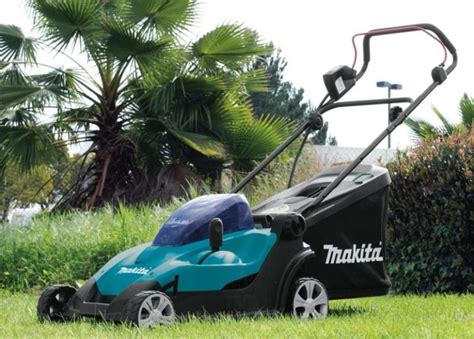 Makita Cordless Lawn Mower Now In Stock! - OPE Reviews