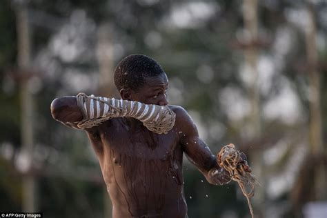 Inside Nigeria's brutal Dambe fight clubs | Daily Mail Online