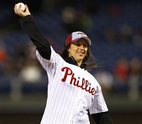 WOMEN'S WORLD CUP SUPERSTAR CARLI LLOYD CAN PITCH TOO! | Fast Philly Sports