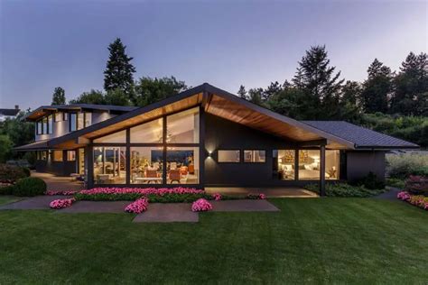 Mid-Century Modern House in Portland by Giulietti Schouten Architects