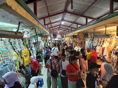 Portal Berita Pemerintah Kota Yogyakarta - Pasar Beringharjo Ramai Pengunjung Hingga Akhir ...