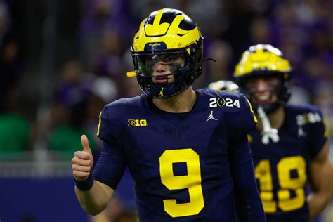 Michigan QB J.J. McCarthy declares for 2024 NFL Draft - Yahoo Sports