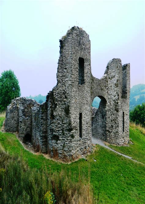 Newcastle Emlyn Castle | castle-finders.co.uk