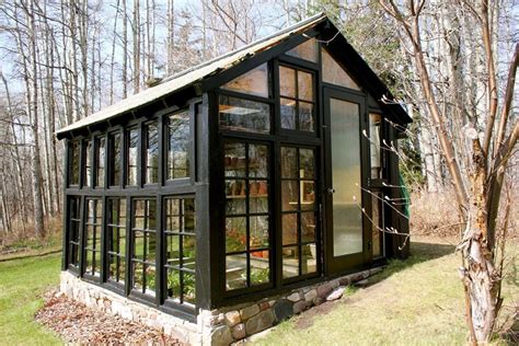 greenhouse made from old windows | cabinorganic Cheap Greenhouse, Lean ...