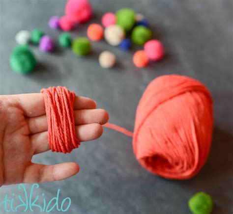 Colorful, Playful Pom Pom and Yarn Tassel Garland Tutorial | Tikkido.com