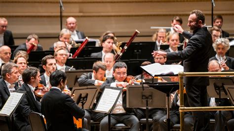 Review: The Berlin Philharmonic Gives a Master Class at Carnegie - The New York Times