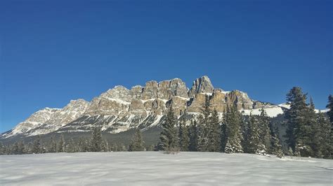 At the base of castle mountain, Alberta Canada. On Christmas morning [OC] [4150, 2096] : r/EarthPorn