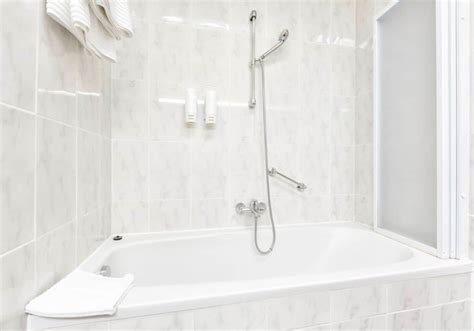 How Much Does Bath Fitter Tub Cost? (Price Guides)