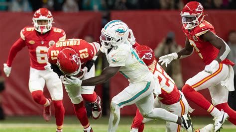 Tyreek Hill Blames Teammate For Game-Changing Fumble Against Chiefs