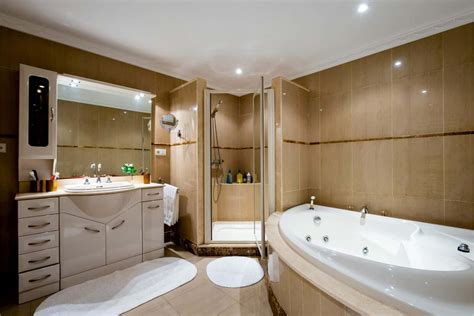 All About Modern Bathroom with Jacuzzi and Shower Designs