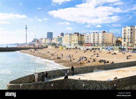 Brighton seafront and promenade hi-res stock photography and images - Alamy