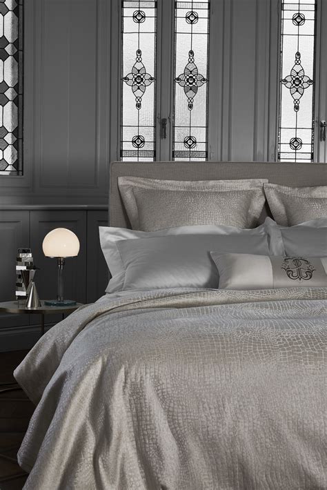 Frette Launches a New Limited Edition, Luxurious Silk Sheet Set | MONTECRISTO