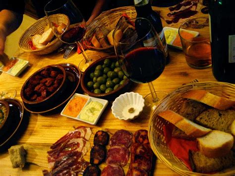 Tour gastronómico de tapas en Granada con guía. Tapas Tour en Granada.