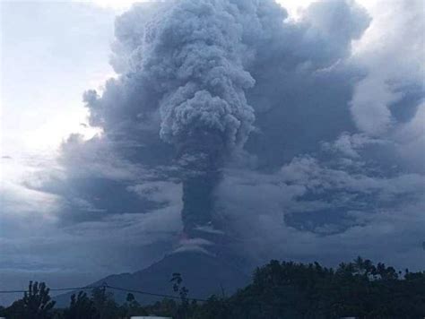 PAPUA NEW GUINEA VOLCANO ERUPTION TRIGGERS TSUNAMI FEARS