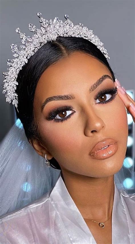 33 Wedding Makeup Looks That Are Beyond Beautiful : Smokey Eye Make up