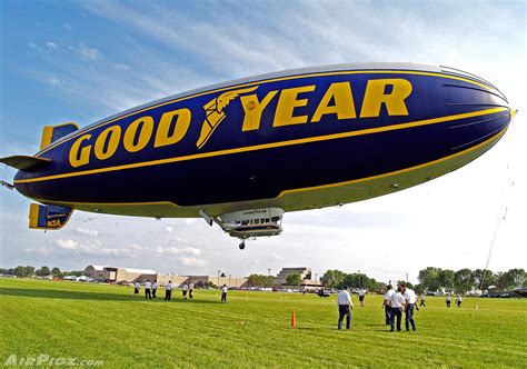 CoolPix - Misc: The Majestic Goodyear Blimp at OSH10 - blog - AirPigz