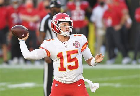 Mahomes' ability to throw from angles causing defenses fits | Fulton Sun