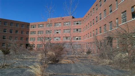 The Abandoned Kings Park Psychiatric Center (39 pics)