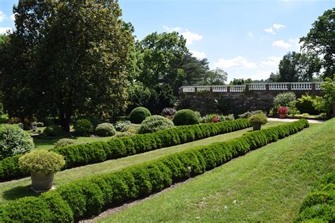 Oatlands Historic House & Gardens Review - Grading Gardens