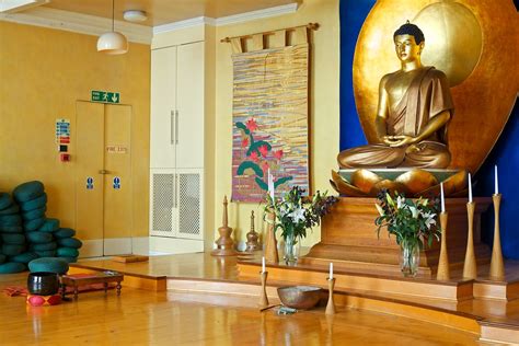 London Buddhist Centre, shrine room | Thomas Riggs | Flickr