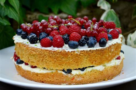 Gâteau aux fruits rouges - La p'tite cuisine de Pauline