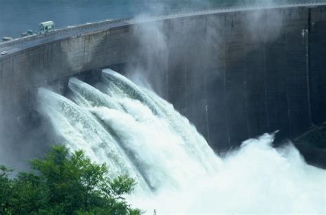 Zambia Travel Articles - Kariba Dam - Zambia Info