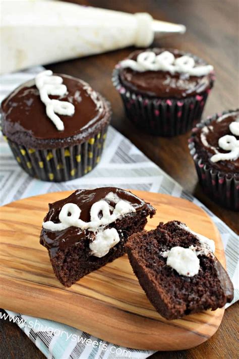 Copycat Hostess Cupcakes - Shugary Sweets