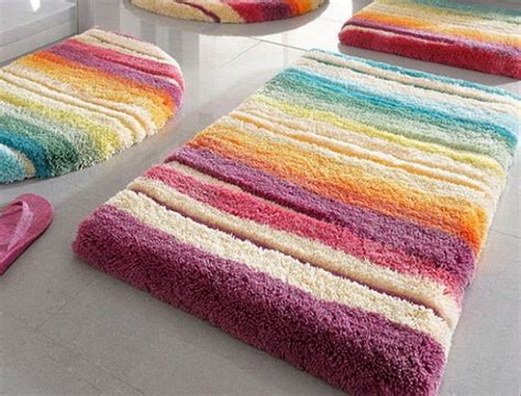 20 Fashionable Designs of Supple Bathroom Rug | Home Design Lover